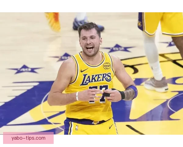 湖人连败东契奇里夫斯遭打击 霍华德喊话愿复出助球队